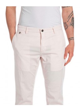 Chino rose poudre homme de chez Replay