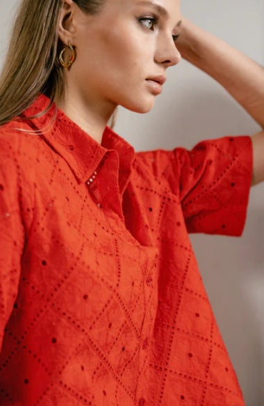 Chemise femme en broderie anglaise de chez Freeman