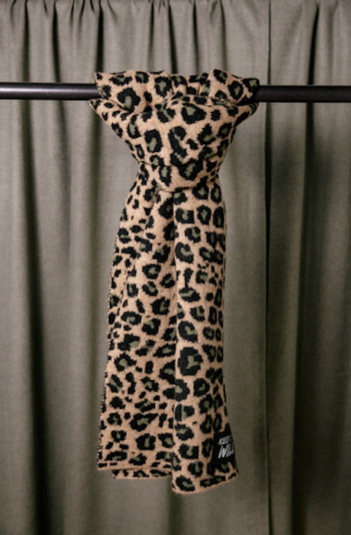 Echarpe longue imprimé léopard Freeman