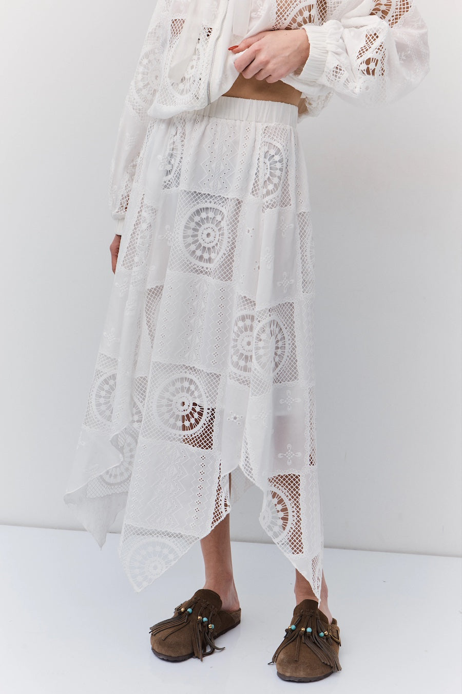 Jupe asymétrique brodée BSB