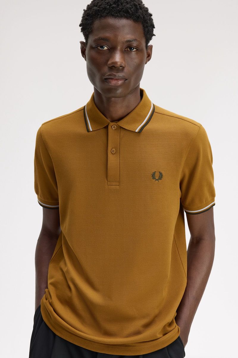 Polo emblématique Fred Perry colorie caramel