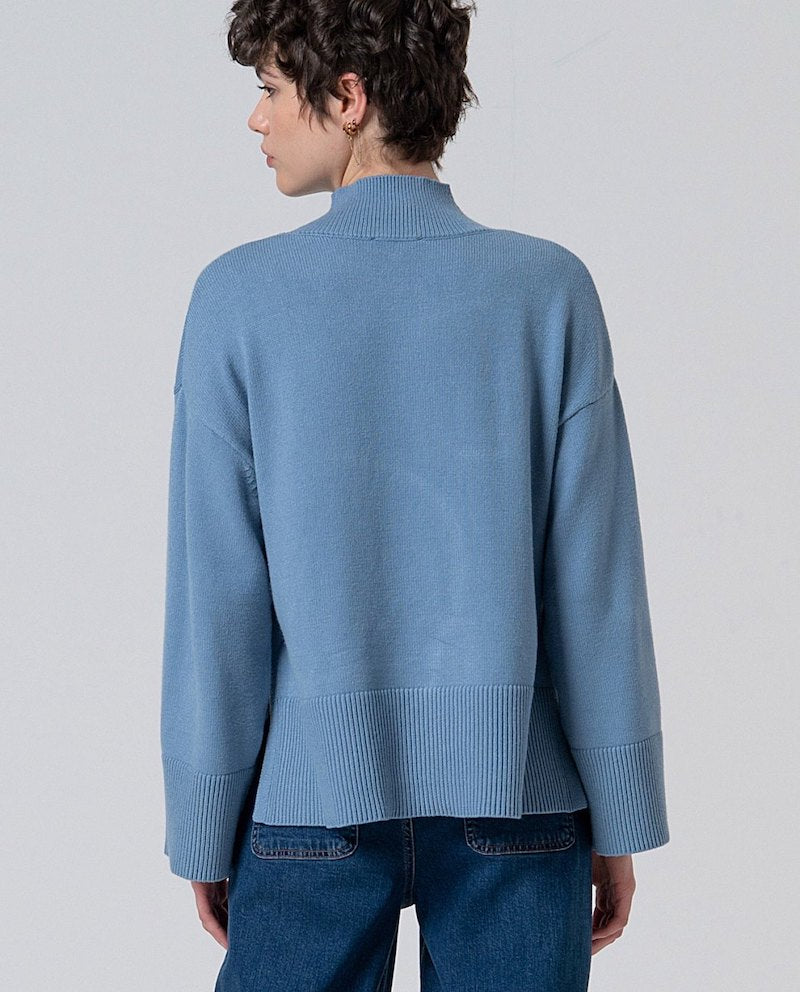 Pull en tricot doux de chez Surkana