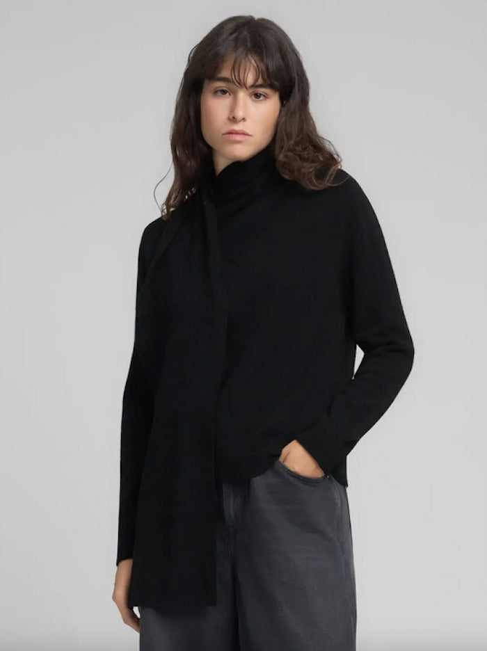 Pull femme avec écharpe intégrée de chez Replay