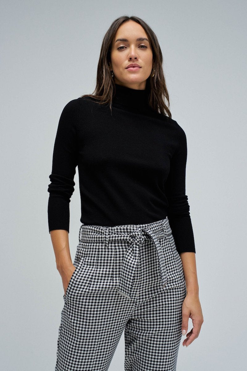 Pull noir col roulé pour femme de chez Salsa