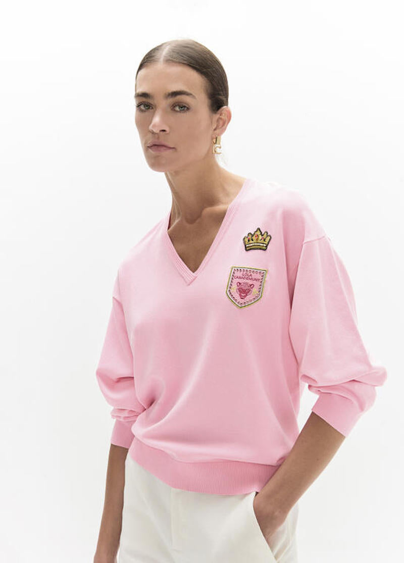 Pull rose Lola Casademunt avec écussons