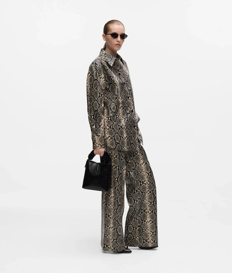 Sac seau noir en cuir Karl Lagerfeld avec anse en fausse fourrure