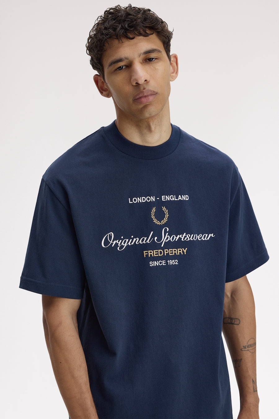 T-shirt tennis Fred Perry M2407 X86 bleu