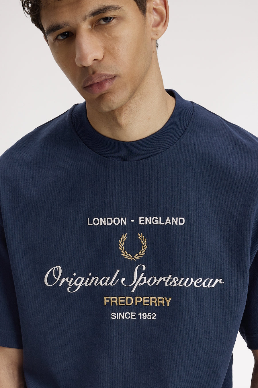 T-shirt tennis Fred Perry M2407 X86 bleu