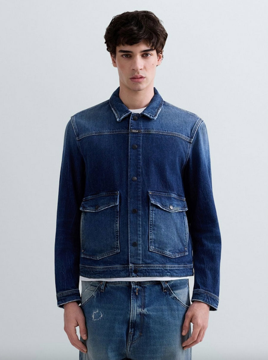 Veste en jeans avec poche sur l'avant de chez Replay