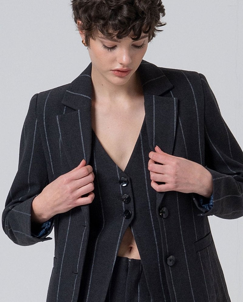 Veste tailleur grise rayée Surkana