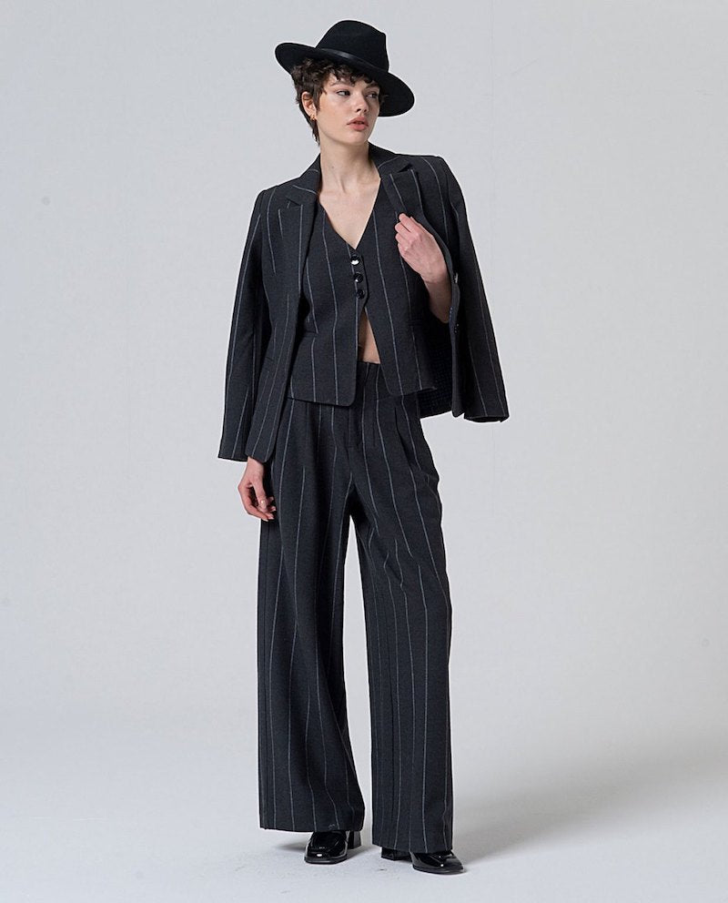 Veste tailleur grise rayée Surkana