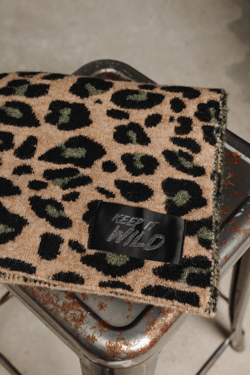 Echarpe longue imprimé léopard Freeman