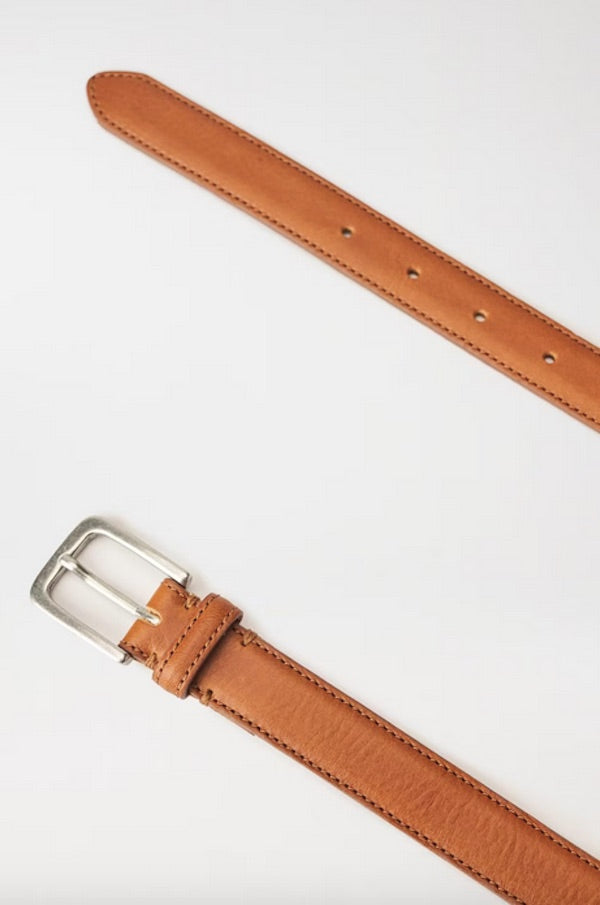 Fine ceinture en cuir marron salsa