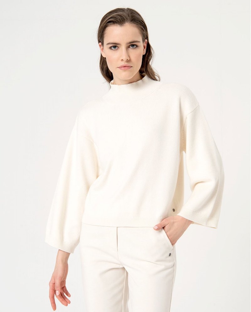 Pull en maille col montant Surkana