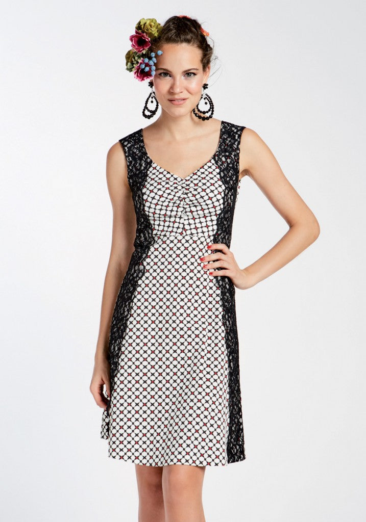 Robe classe et raffinée Save the Queen