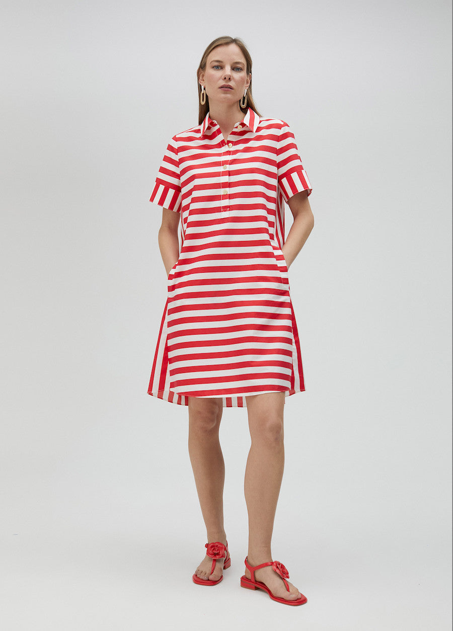 Robe à rayures rouges et blanches