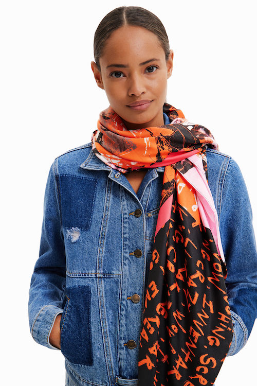Foulard carré imprimé orange Desigual