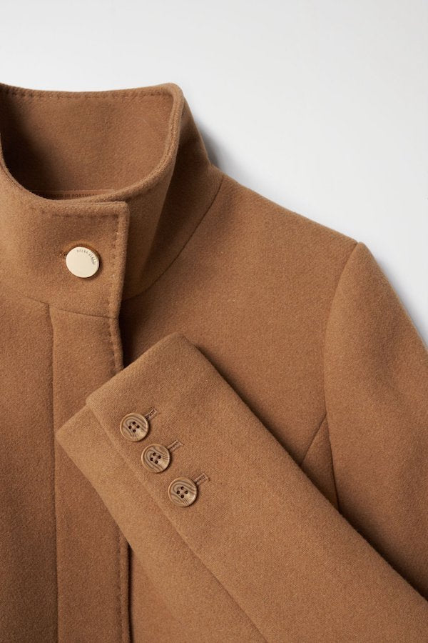 Manteau Grace de chez Salsa en camel
