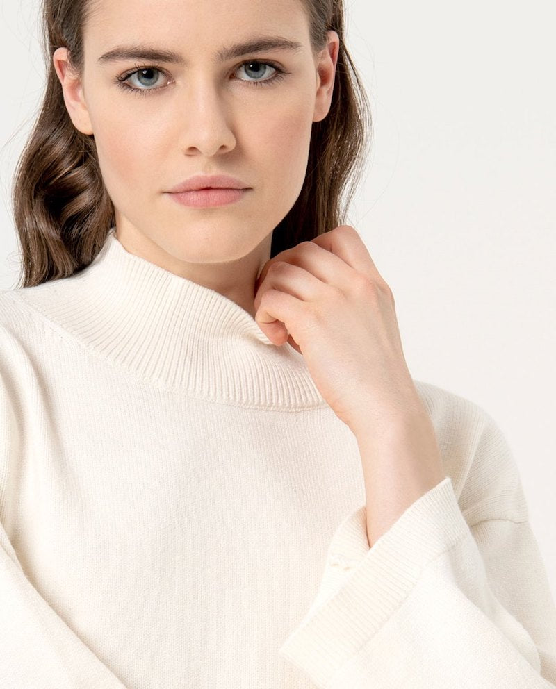 Pull en maille col montant Surkana